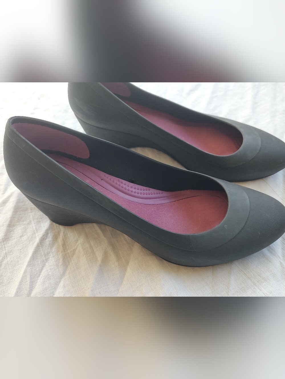 Crocs Women’s Black Heel Comfort Pumps with Pink Insole 9 Lina Wedge